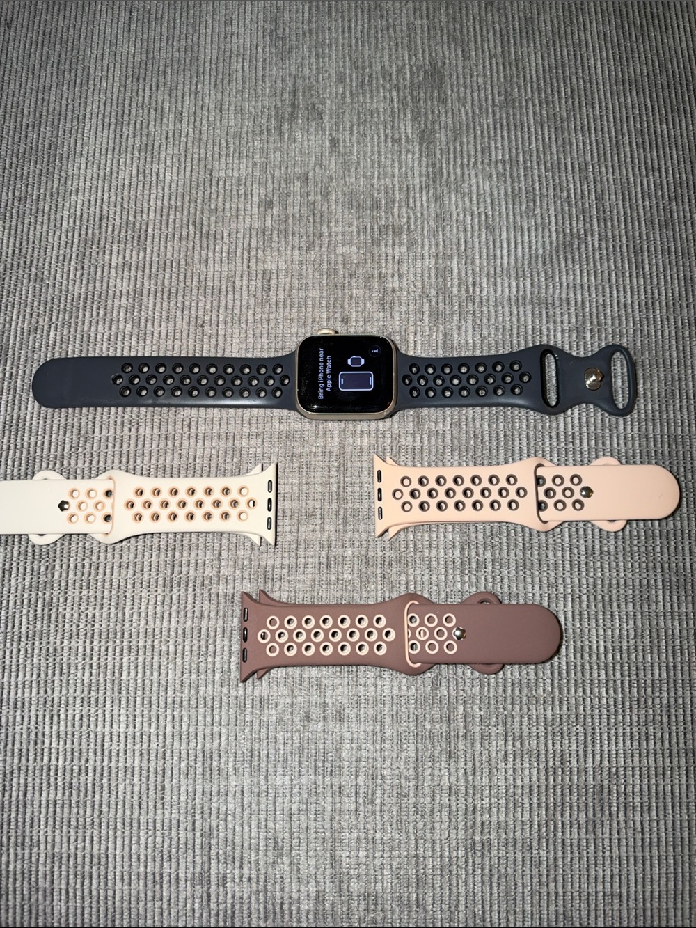 APPLE WATCH SERIES 9 Smartwatch with 3 brand new watch sport bands